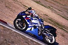 2001 open class shootout motorcycle com, Does the Suzuki have motor Hell yes Does it handle Can we get an amen from the choir