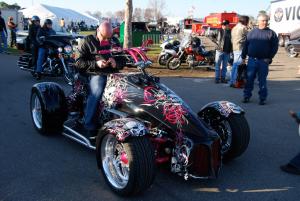 2010 daytona bike week report, Hot fuchsia and skulls An ideal match if ever there was one