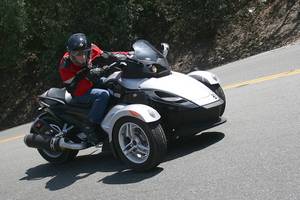 2008 can am spyder test motorcycle com, Neither a bird nor a plane nor a bike or a car It s Can Am s Spyder