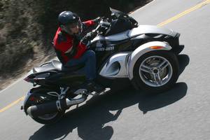 2008 can am spyder test motorcycle com, A spider has eight legs a Spyder has three
