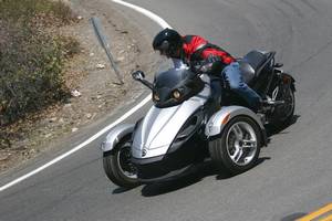 2008 can am spyder test motorcycle com, Unwinding a twisty road like nothing else on it