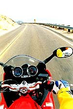 2000 suzuki bandit 600s motorcycle com, At slow speeds the mirrors proved very effective At higher speeds they vibrated