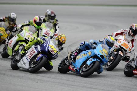 motogp 2010 sepang results, Before winning the Malaysian Grand Prix Valentino Rossi took a rare opportunity to learn what the back of a Suzuki GSV R looks like