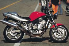 first ride 2002 triumph speed four prototype motorcycle com, At first glance it looks just like a TT600 with the Speed Triple s front end grafted on Upon closer inspection you ll find your first assumption affirmed