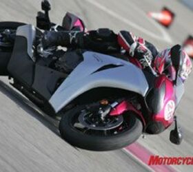 2008 literbike shootout zx 10r vs cbr1000rr vs gsx r1000 vs yzf r1 motorcycle com, We wish more literbikes would follow Honda s lead in the exhaust department This design keeps the look clean and lowers the C of G