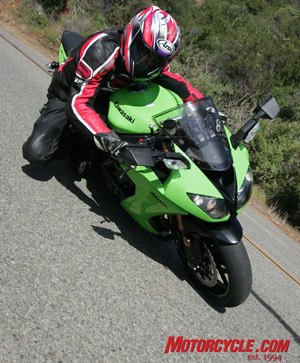 2008 literbike shootout zx 10r vs cbr1000rr vs gsx r1000 vs yzf r1 motorcycle com, Though it has funky mirrors and signals it still turns like a champ