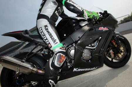 2011 kawasaki zx 10r preview motorcycle com, This is a race prepped 2011 ZX 10R but the general shape and silhouette is what we ll see from Team Green s literbike this fall