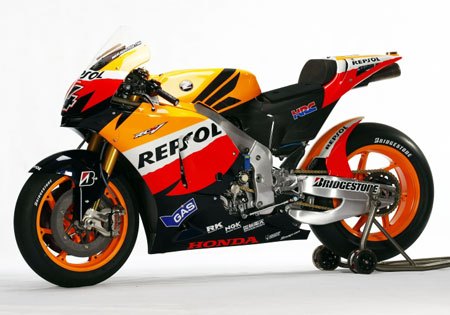 repsol honda introduces 2010 motogp team, The last Showa holdover in 2009 Repsol Honda will join the rest of the MotoGP grid in using Ohlins suspension in 2010