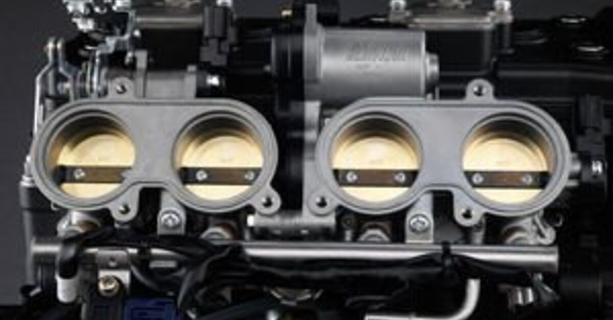 Yamaha R1 First Ride | Motorcycle.com