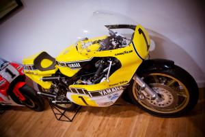 kenny roberts american heroes benefit dinner video, Compared to later GP bikes Roberts YZR500 is notably short and squat Note the Goodyear tire sponsorship