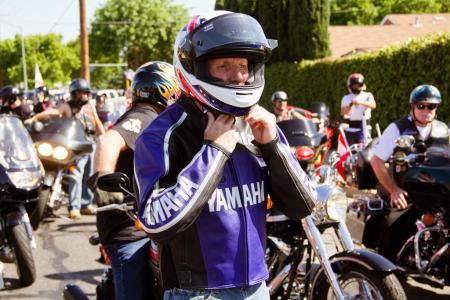 kenny roberts american heroes benefit dinner video, Four time world champion Eddie Lawson gets geared up to join the ride