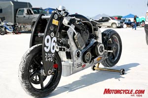 bonneville s blazing bikes, With the exception of the custom fabricated S shaped handlebars which keep the rider s arms tucked in a more aerodynamic position Wraith Prototype 2 received few visible mods for its attack on the salt