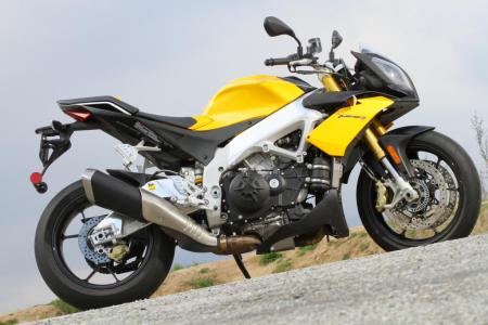 2012 aprilia tuono v4 r review motorcycle com, The Tuono V4 R takes the streetfighter class to a higher level