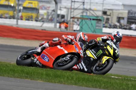 motogp 2010 silverstone results, Americans Nicky Hayden and Ben Spies battled for the final podium position at Silverstone with the rookie Spies coming out on top