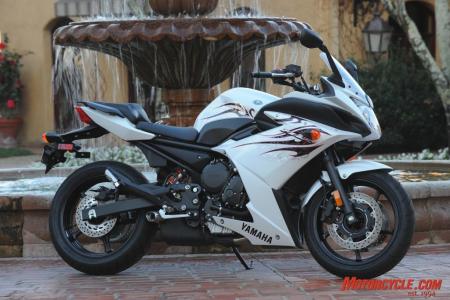 2009 yamaha fz6r review motorcycle com, The relaxed geometry tighter rider triangle tuned for low to mid powerband and R bike styling make the FZ6R a notable addition to Yamaha s sportbike line up