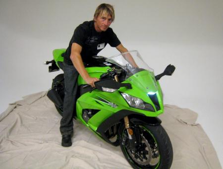 2011 kawasaki zx 10r unveiled motorcycle com, Yep we already had a chance to try on the 2011 ZX 10R for size We like the new ergo layout and appreciate footpegs that can be lowered when not mach ing down the Corskscrew