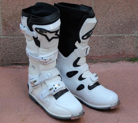 alpinestars tech 8 boot review, A Stars Tech 8 boots have traditional styling cues along with the latest technology