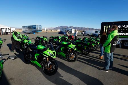 ninjapalooza motorcycle com, Missing from the Ninja fest is the Z1000 and ZX 14R While the Z1000 would certainly be a fun bike on which to navigate Chuckwalla Raceway the world s fastest production bike is better suited for illegal top speed runs on the nearby Interstate 10