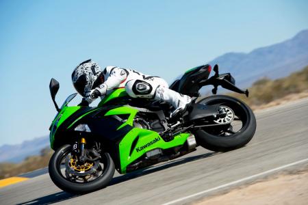 ninjapalooza motorcycle com, The combination of fun and thrills are nicely balanced in the ZX 6R If I were Goldilocks and where the Ninja 300 and 650 are too slow while the ZX 10R is too fast the Ninja 636 would be just right