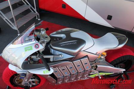 2010 fim e power race at laguna seca, It looks so polished and beyond perfect but it s really a work in progress This was shown at Laguna by a taped together yellow bike using cutting edge A123 pouch batteries and a salvaged electric car motor that gave it all it could handle