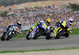 motogp 2008 valencia gp results, Valention Rossi fights for position ahead of Andrea Dovizioso and behind Colin Edwards