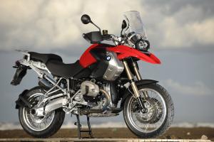 motorcycle com best of 2010 awards motorcycle com, Now using a DOHC and radial valve arrangement the R1200GS sees significant gains in mid range power for the 2010 model year