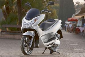 top 10 ups and downs of 2010, Honda s 2010 U S sales were bolstered by strong response to its new PCX scooter American Honda is forecasting a slight increase in sales over 2009