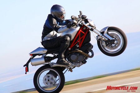 manufacturer ducati monster 1100 vs harleydavidson xr1200 review 87928, Lurking underneath those red trellis frame tubes is the best yet desmodue V Twin powerplant