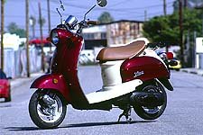 2001 yamaha vino motorcycle com, Parked in the middle of the road the Vino is small enough not to disrupt light industrial traffic
