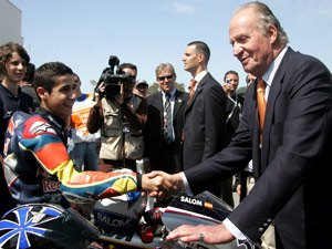 american rider podiums twice in rookie s cup, King Juan Carlos of Spain greets Luis Slalom before Sunday s Rookies Cup race