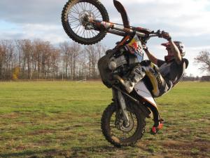 2010 ktm 530 exc review motorcycle com, With gobs of smooth power a great juice clutch and excellent brakes the KTM 530 EXC may be the easiest to wheelie dirt bike ever That s gotta count for bonus points