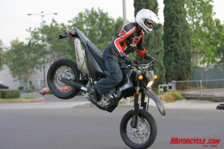 2009 yamaha wr250x review motorcycle com, Hey look I spotted a dime to stop on