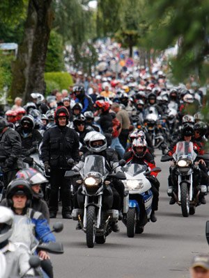 motorcycle com, Motorcycles parade through Garmisch Partenkirchen at the 2007 BMW Motorrad Days
