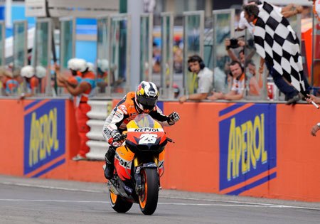 pedrosa re signs with honda, Dani Pedrosa has won three World Championship titles with Honda two in the 250cc class and one in the 125cc class