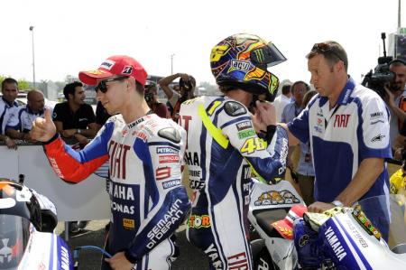 motogp 2010 le mans results, Jorge Lorenzo and Valentino Rossi are once again on top of the MotoGP standings but this time it looks like Lorenzo s got the edge