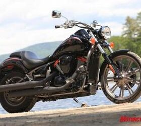 2009 kawasaki vulcan 900 lineup motorcycle com, Eye catching and stylish the Vulcan Custom is the tough guy in the bunch Seen here is the Special Edition Custom