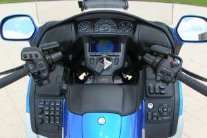 2012 honda gold wing review video motorcycle com, Yes that s a whole lot of buttons and switches but they re logically laid out and fairly intuitive to use New color screen displays GPS maps among many other screens