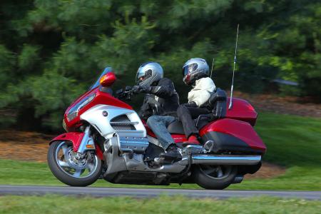 2012 honda gold wing review video motorcycle com, The Wing has an exceedingly neutral ergonomic layout that is comfortable whether cruising down the highway or bending it into curves