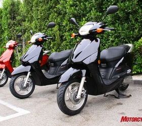 2010 honda elite review motorcycle com, The 2010 Honda Elite comes in red or black and retails for just 2 999