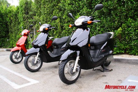2010 honda elite review motorcycle com, The 2010 Honda Elite comes in red or black and retails for just 2 999