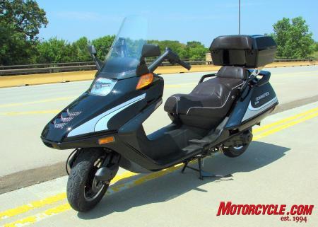 2008 qlink commuter 250 review motorcycle com, Sometimes you can tell a Chinese product by its tendency to overcompensate with accessories