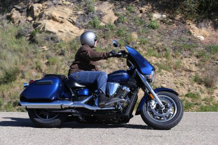 2013 star v star 1300 deluxe review motorcycle com, Its smaller engine makes Star s new 1300 Deluxe far lighter than other baggers and as a result it dives into and pulls out of corners eagerly
