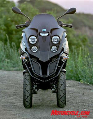 2008 piaggio mp3 500 i e review motorcycle com, Not your typical little scooter
