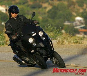 2008 piaggio mp3 500 i e review motorcycle com, What s that A banana in the roadway Not a worry on Fonzie s face