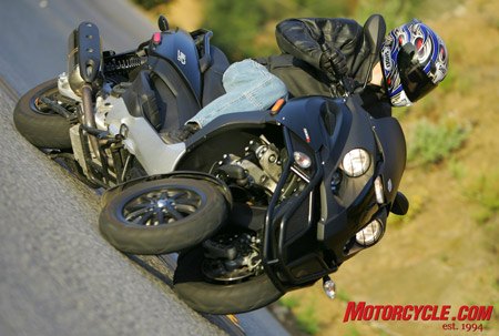2008 piaggio mp3 500 i e review motorcycle com, Pete kindly displays the lowest point of the chassis for us