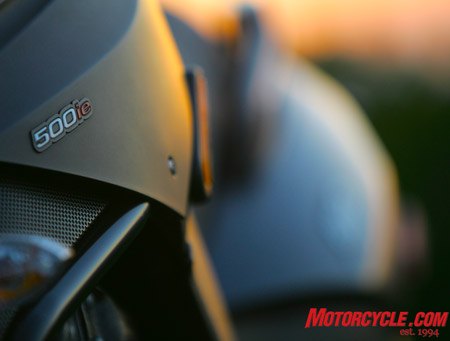 2008 piaggio mp3 500 i e review motorcycle com, An engineering marvel deserving of such terrific sunlight Our test unit was painted in its Demon Black livery but it s also available in Passion Red