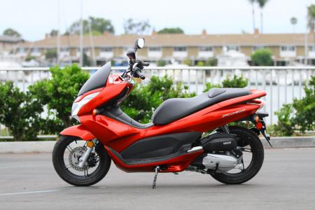 2013 honda pcx150 review motorcycle com, If you didn t know any better you d think this PCX had a 125cc engine But you d be wrong
