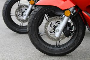 2013 honda pcx150 review motorcycle com, A single 220mm disc is plenty strong enough to slow the PCX in most situations
