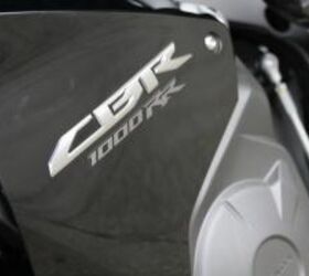 2010本田cbr1000rr c abs审查摩托车com,相同的名称和主要是同样伟大的自行车