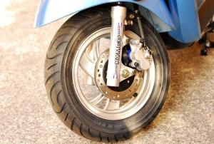 2013 kymco compagno 110i review motorcycle com, These small tires are great for city handling but don t exude confidence at higher speeds